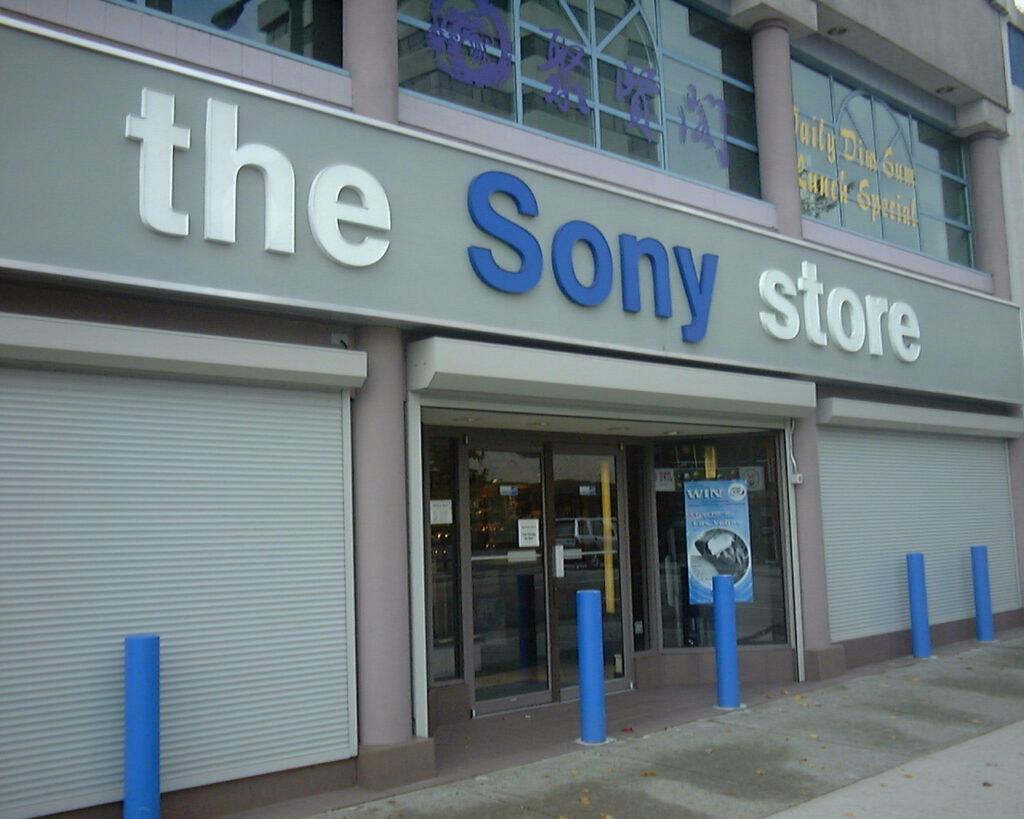 Talius Commercial Rolling Shutter in the sony store